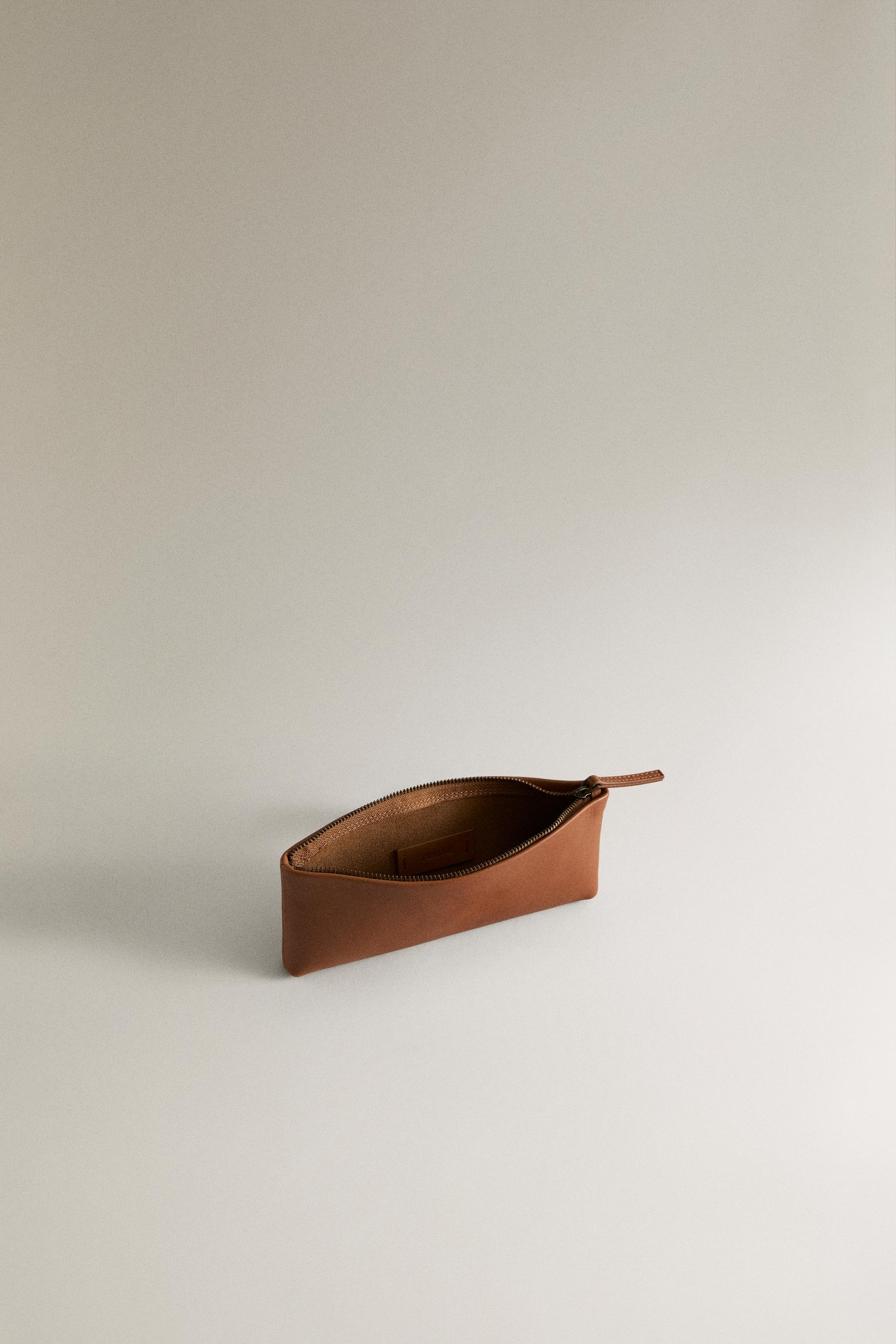 TROUSSE EN CUIR